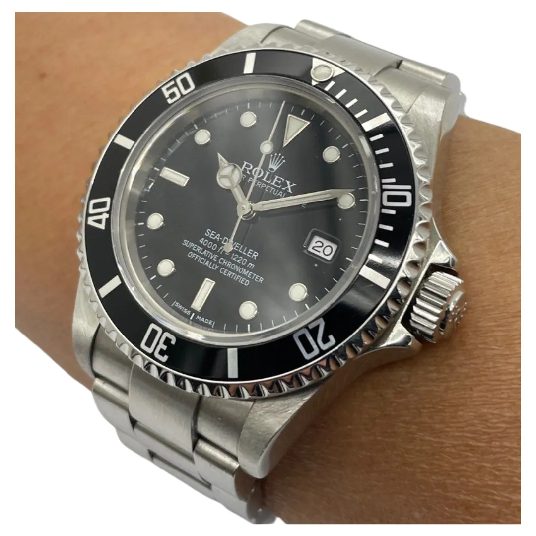 Rolex Oyster Sea Dweller 16600 40mm Automatic Watch