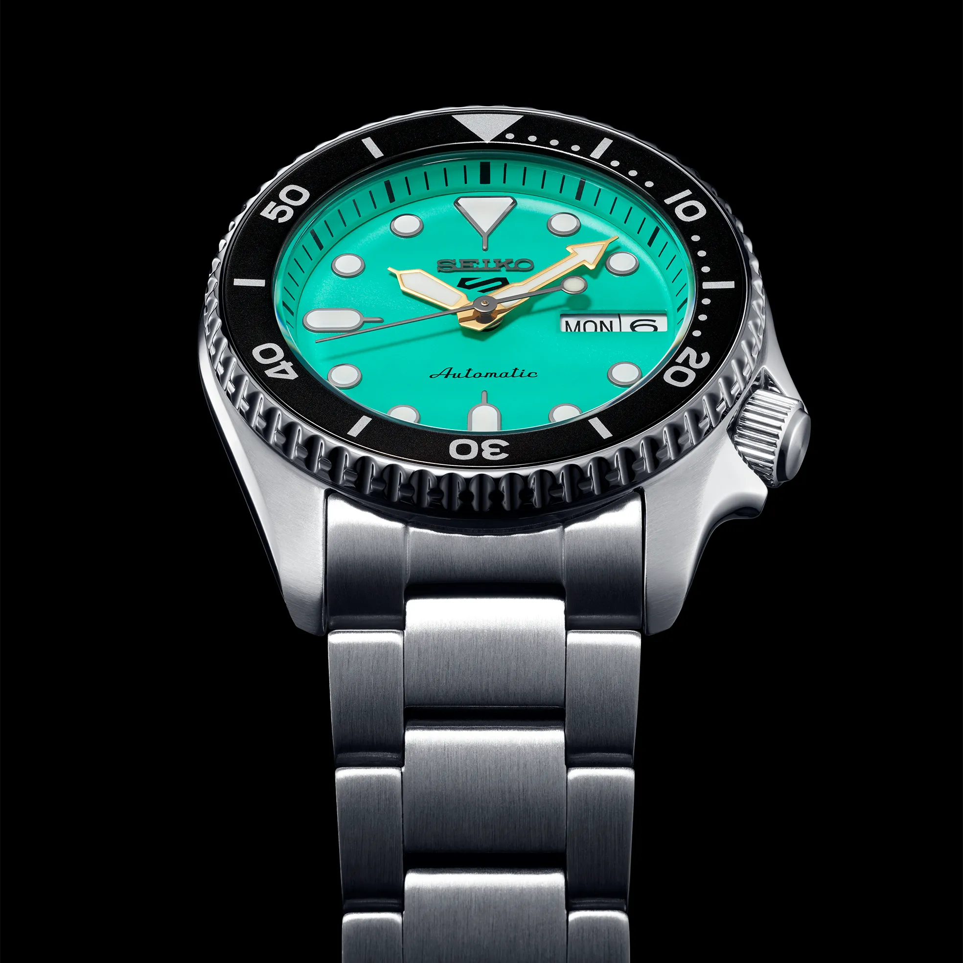 Seiko 5 Sports SKX Mid-Size Vibrant Green Dial