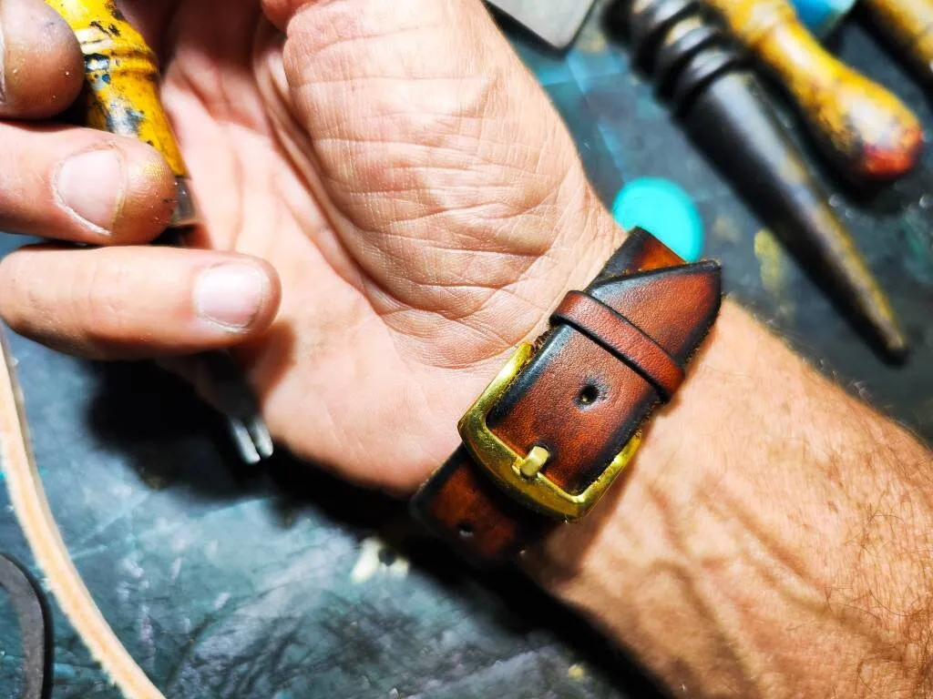 Vintage Brown Leather Apple Watch Band with Dark Edges - Genuine Leather  Fits 45mm 44mm 42mm 41mm 40mm and 38mm